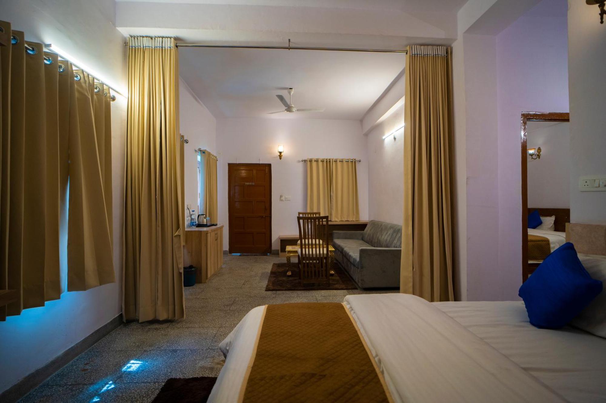 Devdarshan Hotel & Restaurant Udaipur Extérieur photo